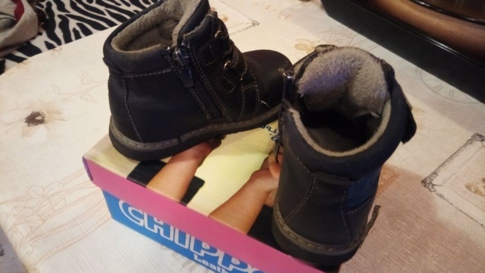 Продавам детски зимни боти за момче