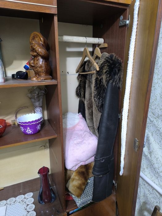 Продам два шкафа