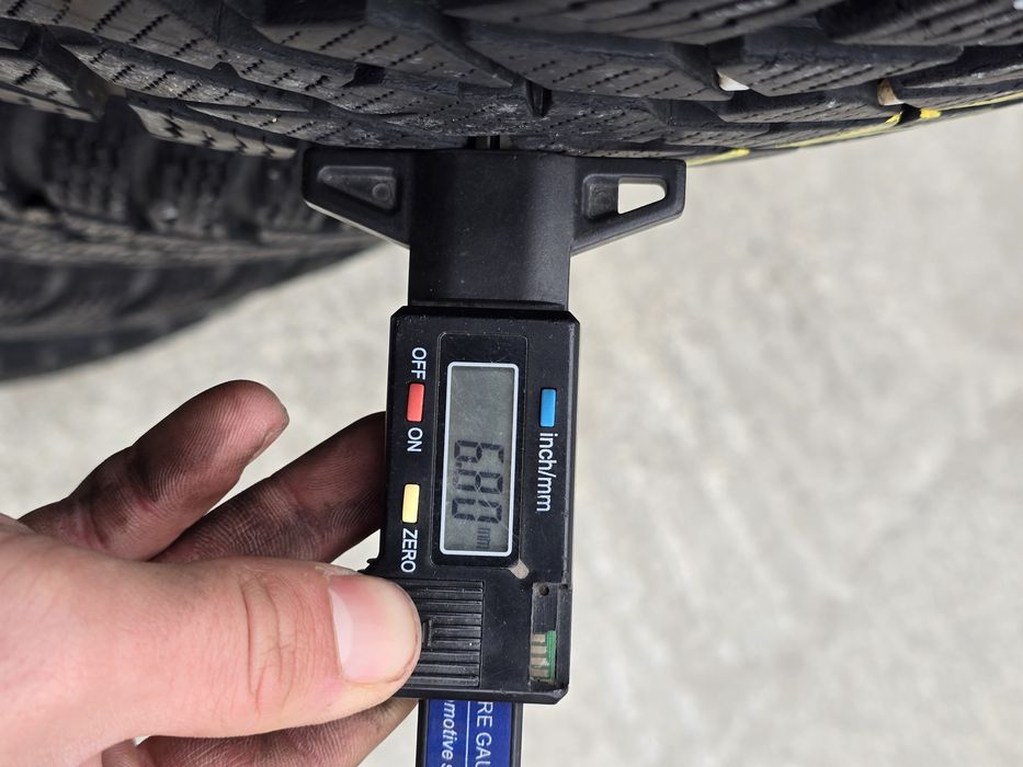 4 Броя 215/65/16 Nokian 2x6,8mm 2x5,2mm
