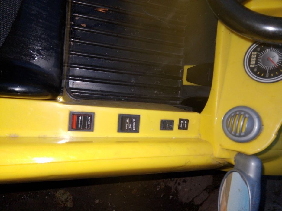 Mașinuțe electrice funcționale 400 lei amândouă