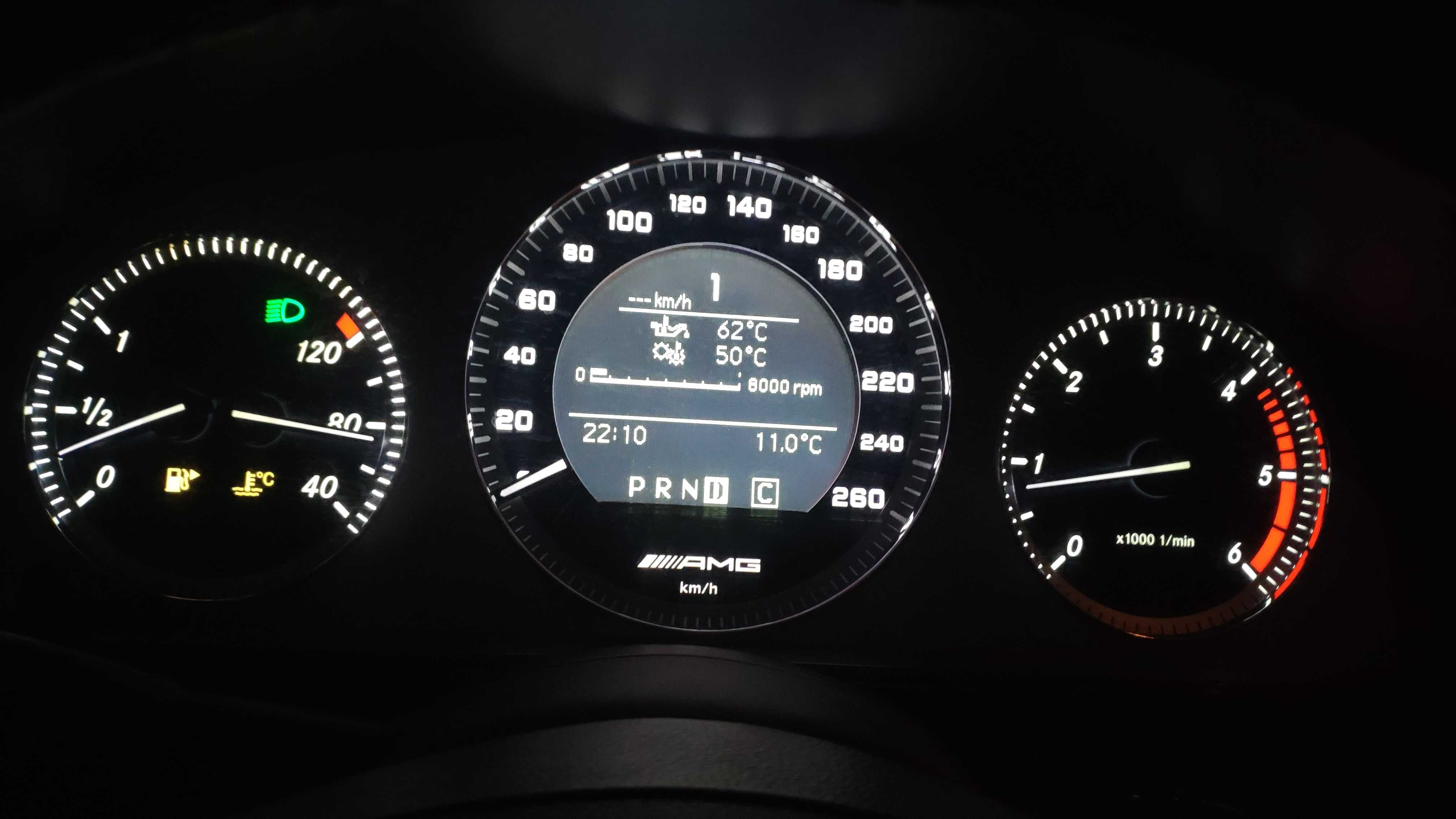 Табла за Mercedes W204, AMG Menu, Литри в резервоара