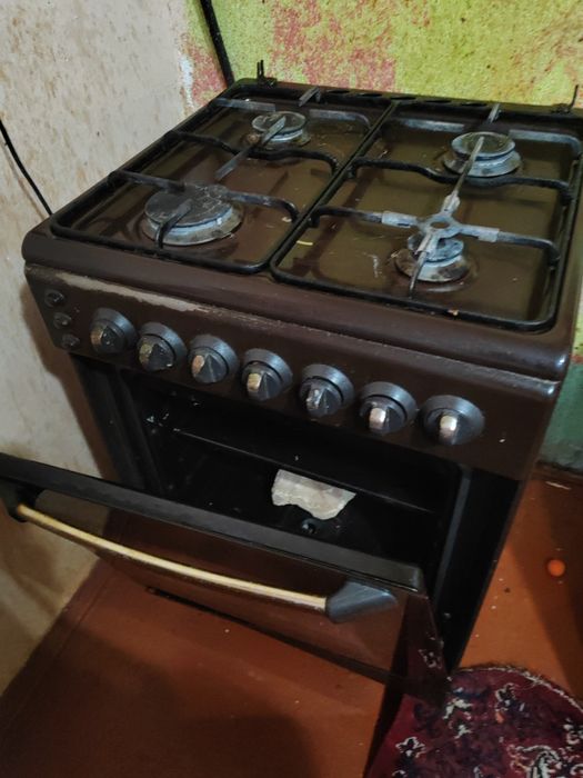 Газовая  плита в рабочем состоянии