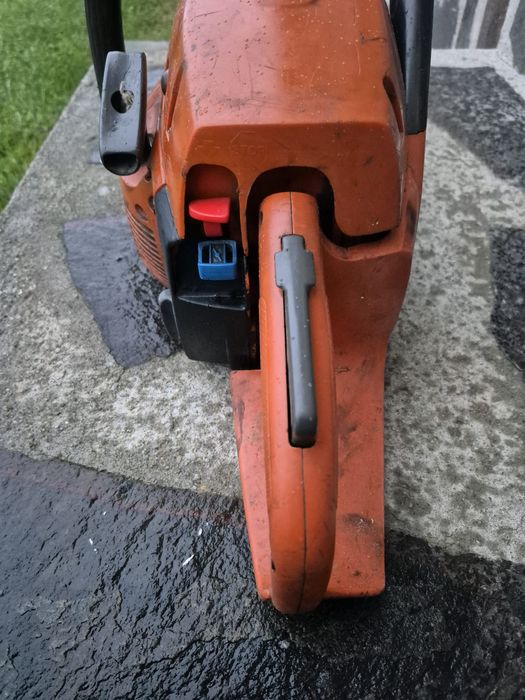 Vând drujbă Husqvarna 455 Rancher, 3.5 CP(2.6KW), lamă și lanț de 40cm