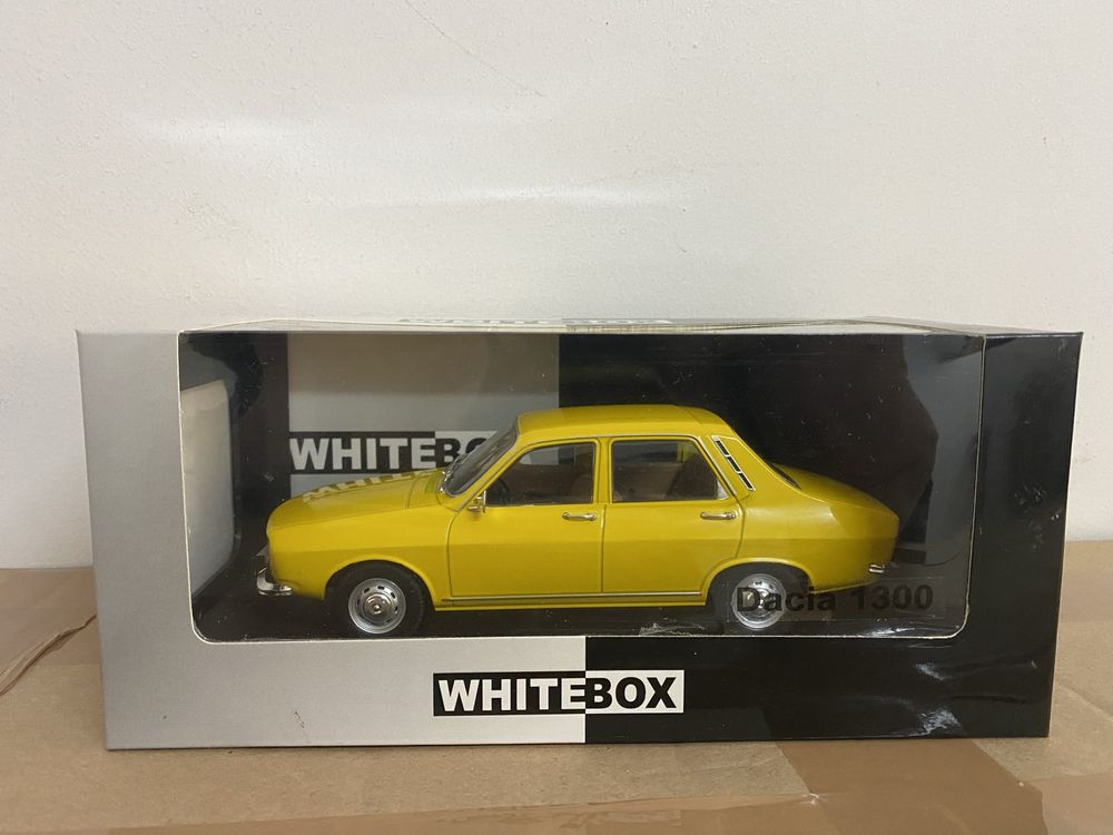 DACIA 1300 machetă auto scara 1:24 (18 cm) WHITEBOX Dacia galbenă