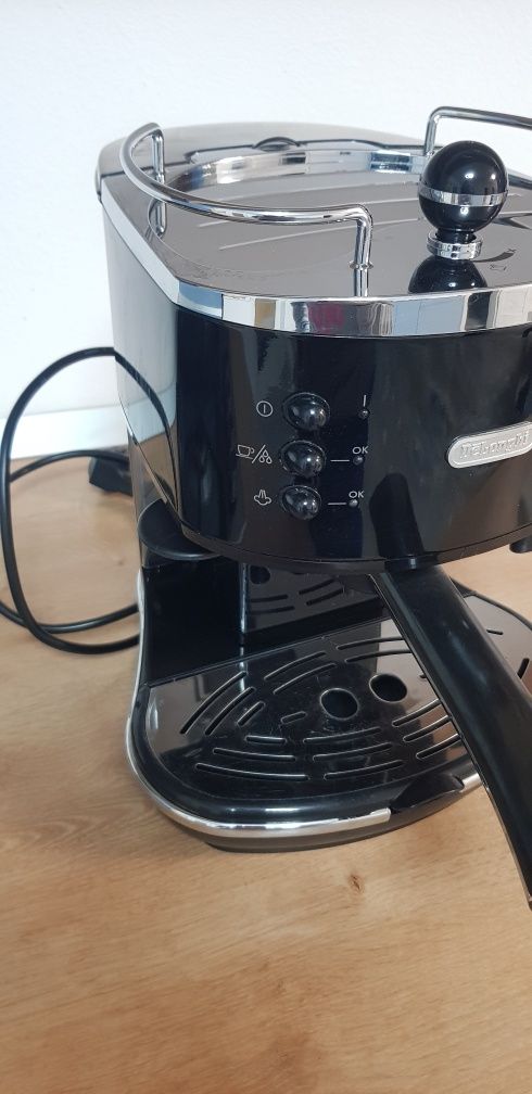 Expresor de cafea DELONGHI