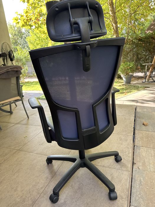 Scaun de birou rotativ