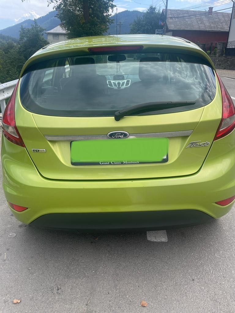 Vând Ford fiesta