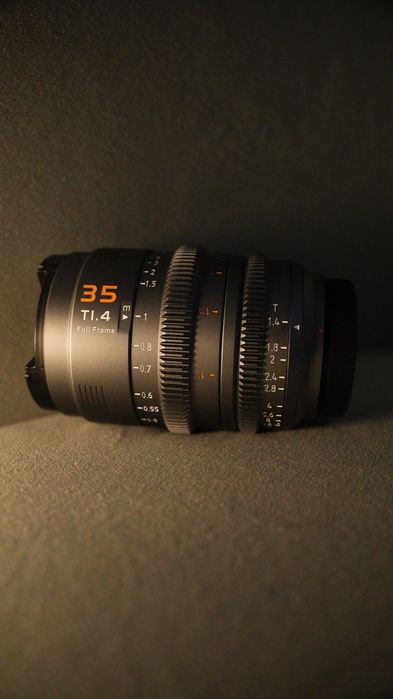 Obiectiv 35mm 1.4 vând sau schimb