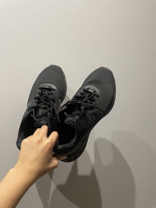 Обувь спортивная