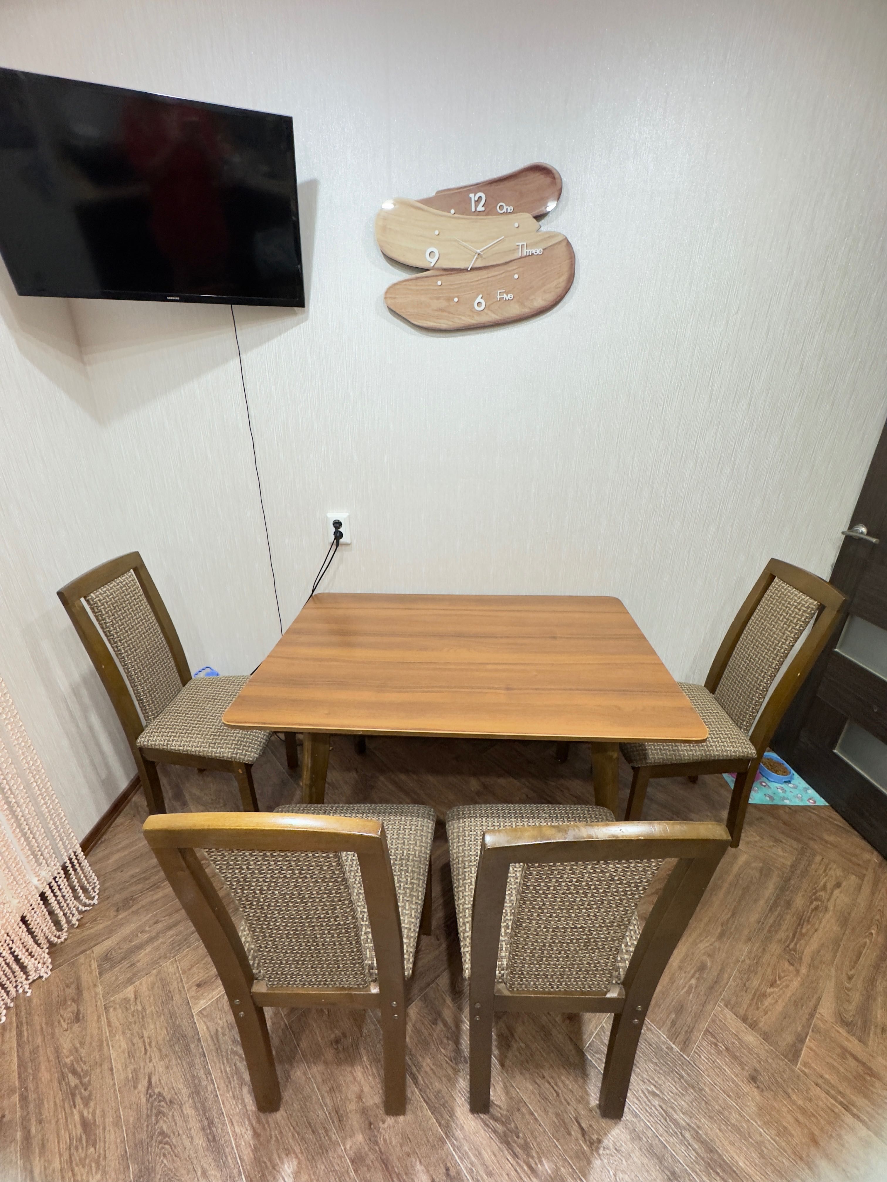 Стол 80*120 и 6 стульев