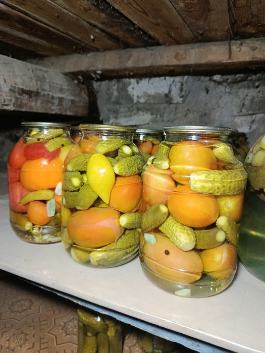 Продам ассорти маринованные этого года  очень вкусные хрустящие