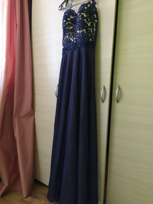 Бална, абитуриентска или рокля за кумуване