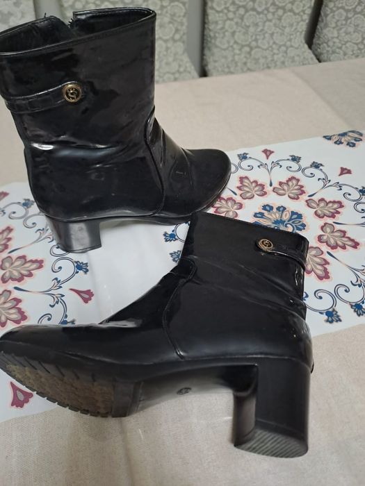 Продам сапоги 2000 тг