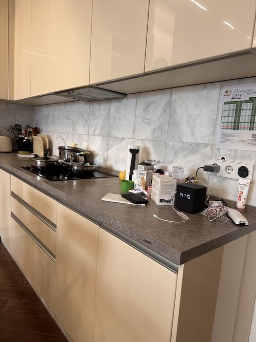 Продам кухонный гарнитур Lorena,  с встроенной техникой Smeg