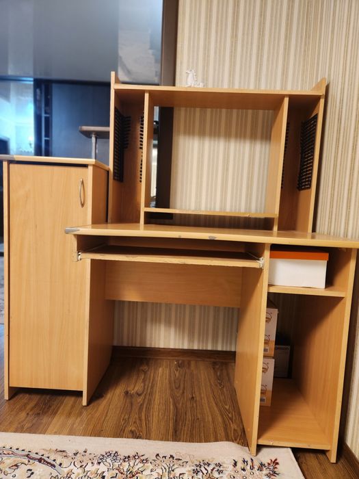 Срочно продам компьютерный стол