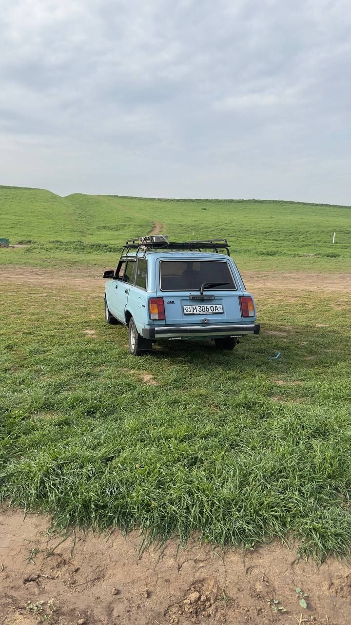 Vaz 2104 sotiladi