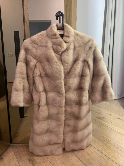 Роскошная норковая шуба натурального цвета