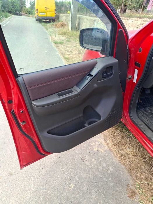 Vand/Dezmembrez Nissan Navara