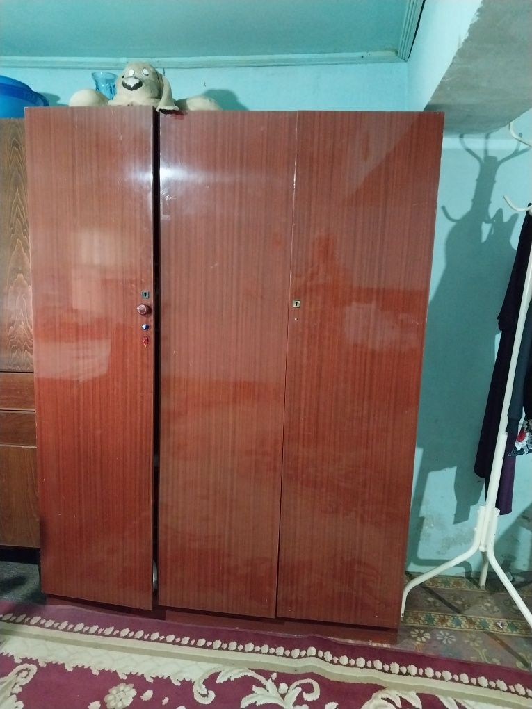 Срочно продается шкаф