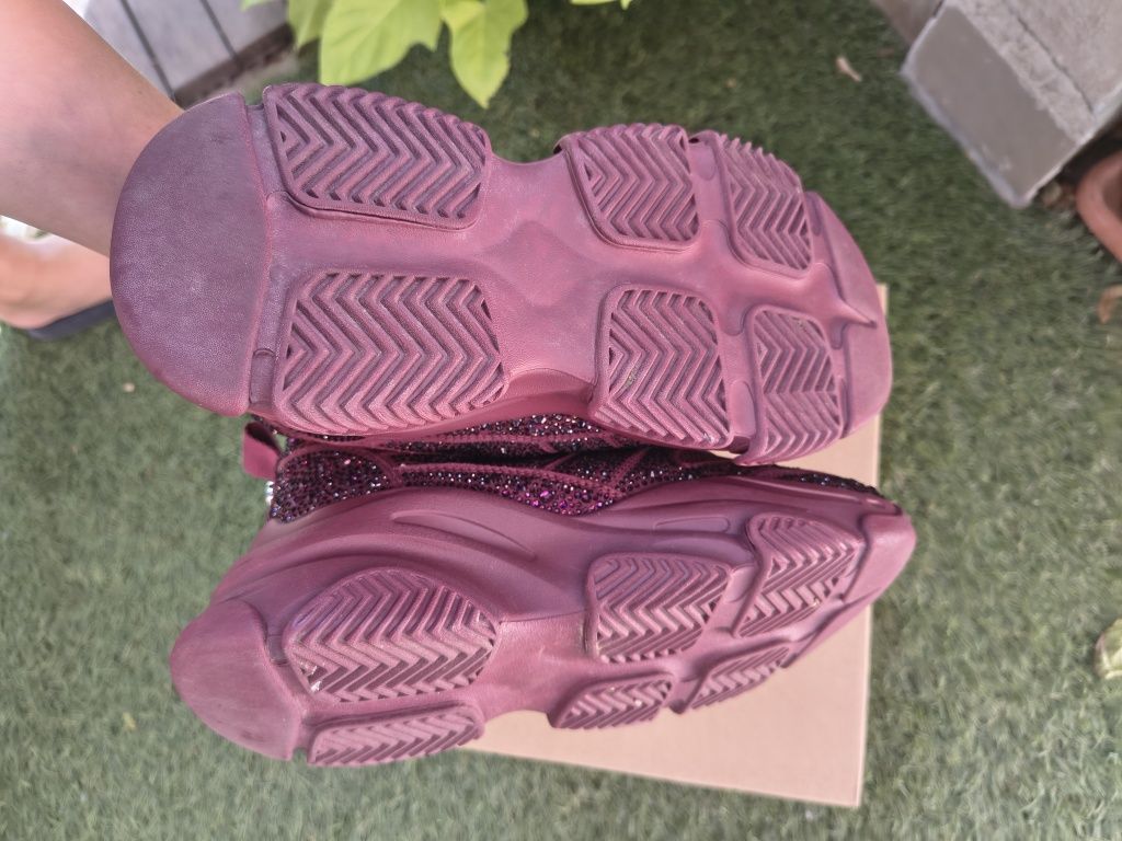 Steve Madden маратонки
Dragon-R Chunky