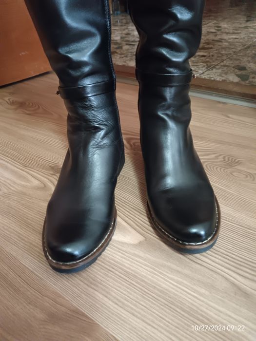 Eleganță și Confort la Pășire: Cizme de Piele Naturală, Mărimea 35