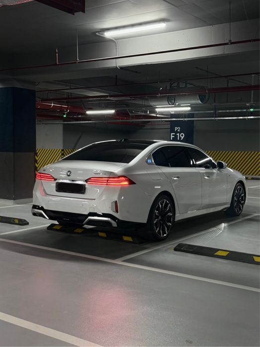 BMW i5 М спорт фул позиция