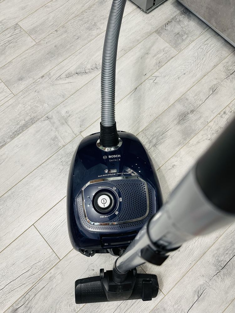 Прахосмукачка с торба Bosch BGLS4X201,, серия 4, 600W