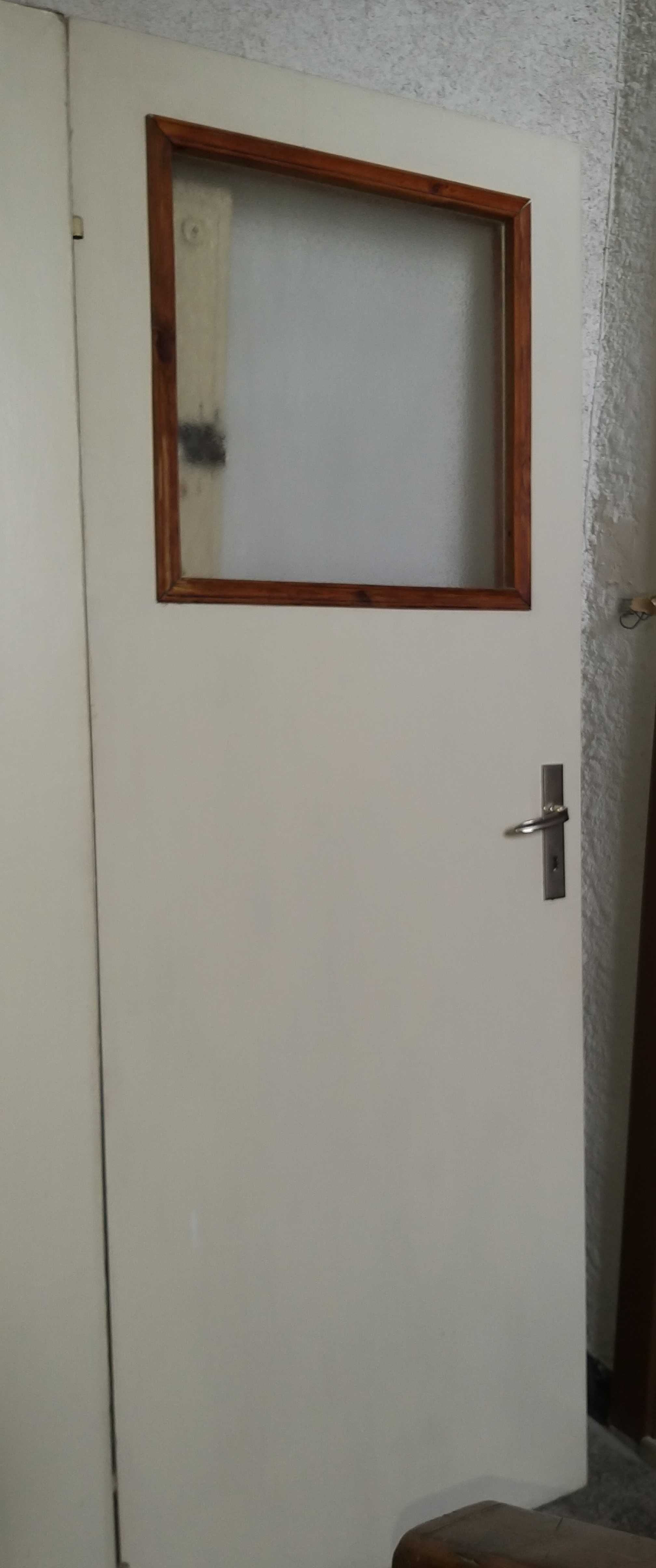 Продавам изгодно 4бр. врати .Те са в перфектно състояние !