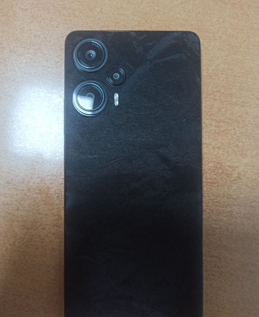 Poco f5 igravoy telefon xolati ideal