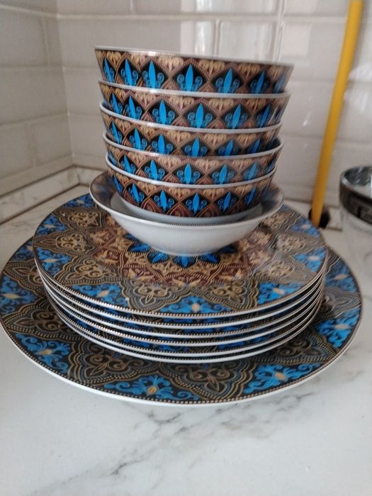 Продам набор тарелок