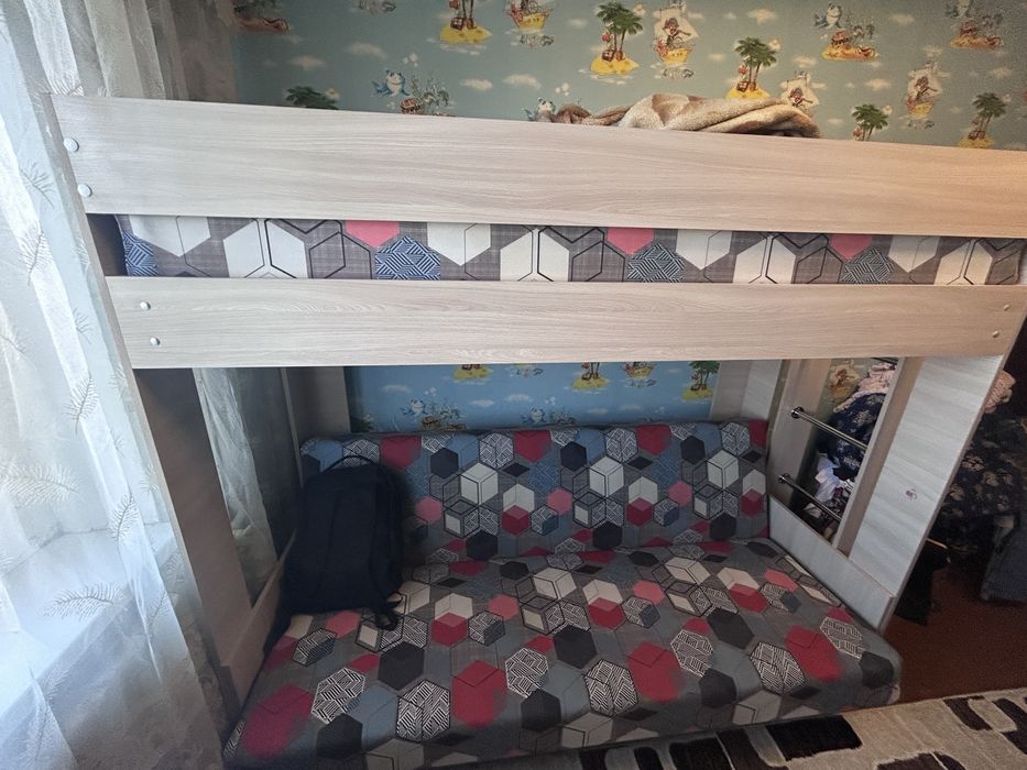 Продам двухярусную кровать