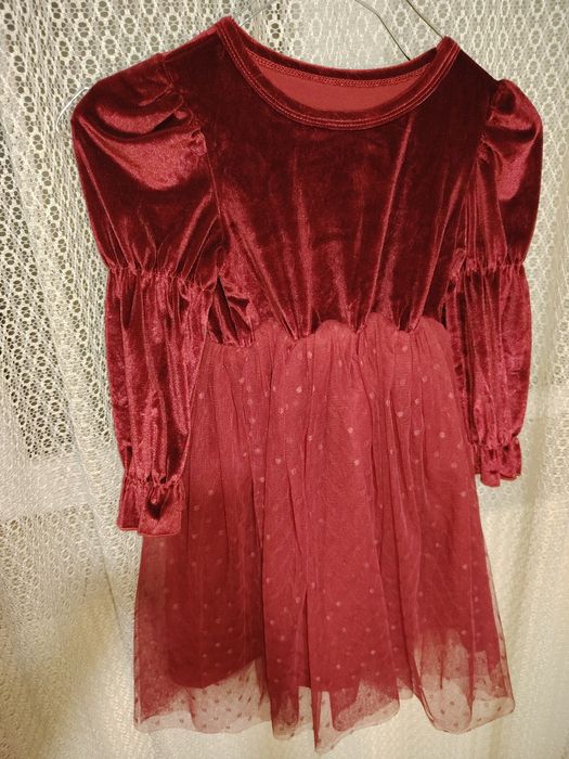 Rochițe fetiță catifea  mărimea 5 ani  50 bucata