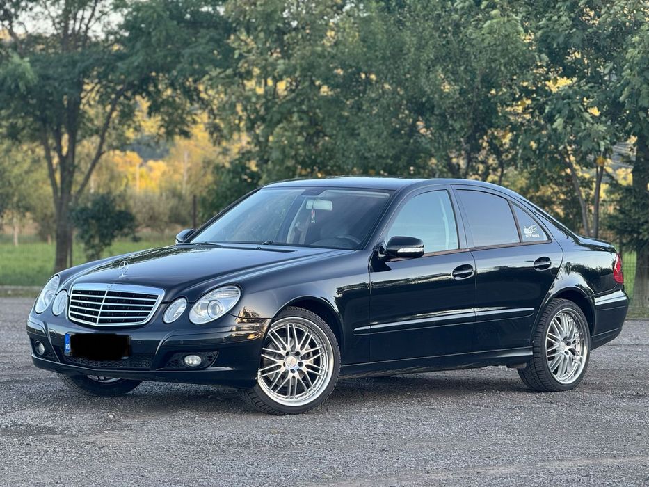 Vând Mercedes E Class W211