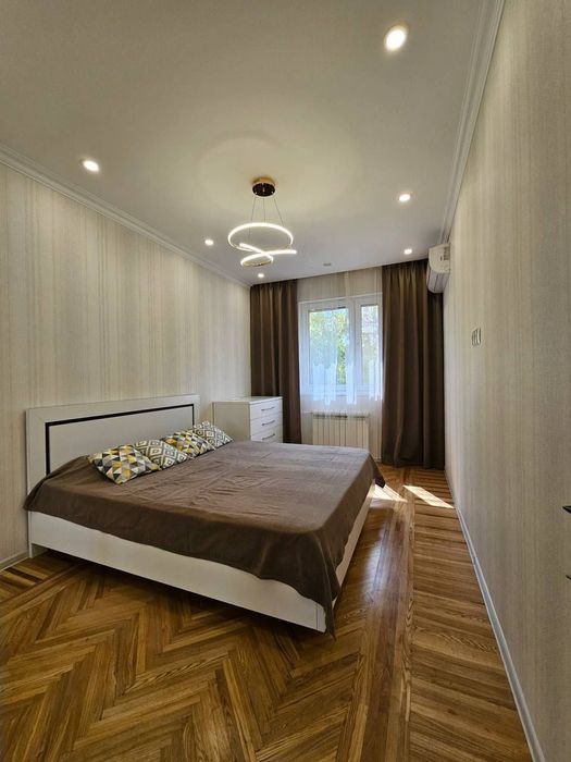 Улица Садык Азимова продаю Двухкомнатную