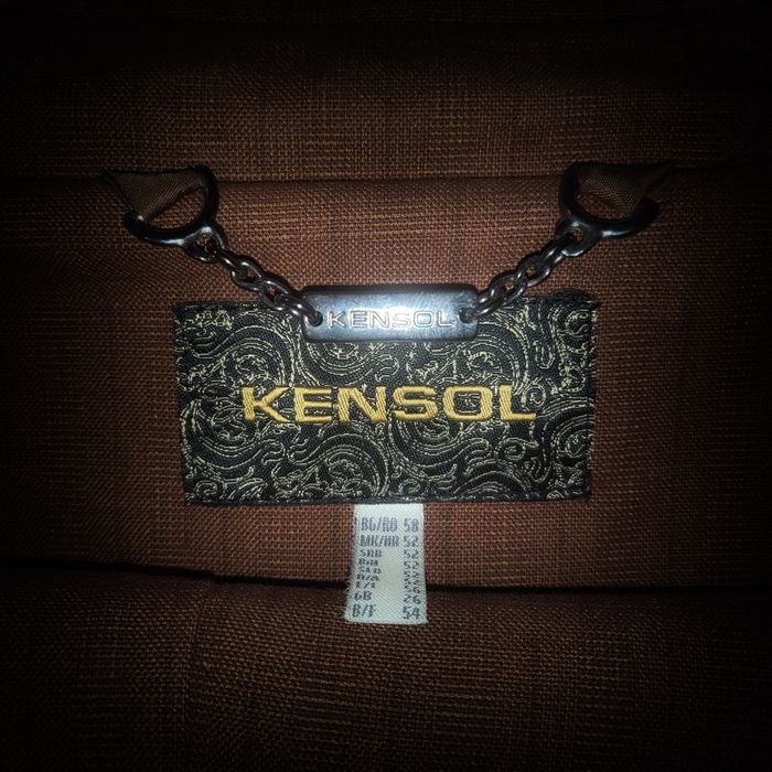 Елегантен дамски костюм