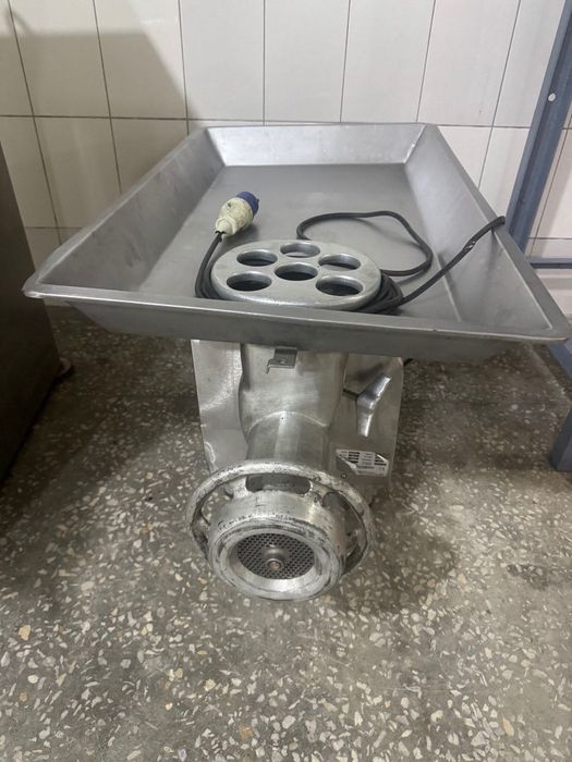 Мясорубка промышленные, б/у, состояние отличное