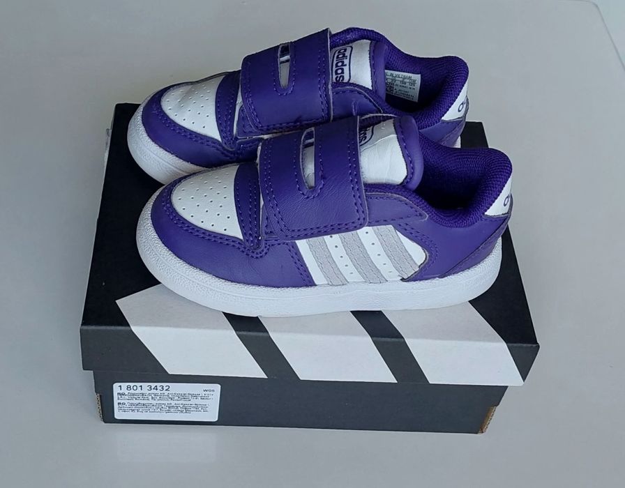 Детски маратонки Adidas - размер 22