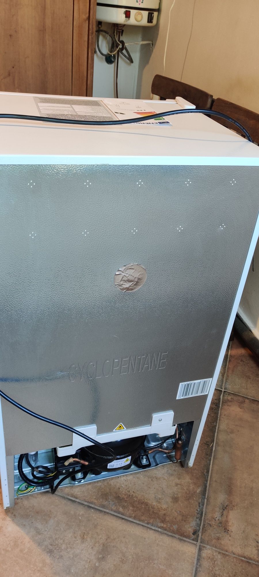 Продавам хладилник Gorenje модел RB39EPW4