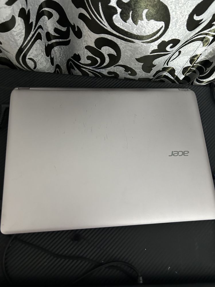 Laptop ultraportabil Acer