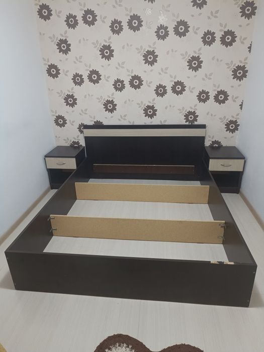 Vând dulap dormitor, pat cu 2 noptiere