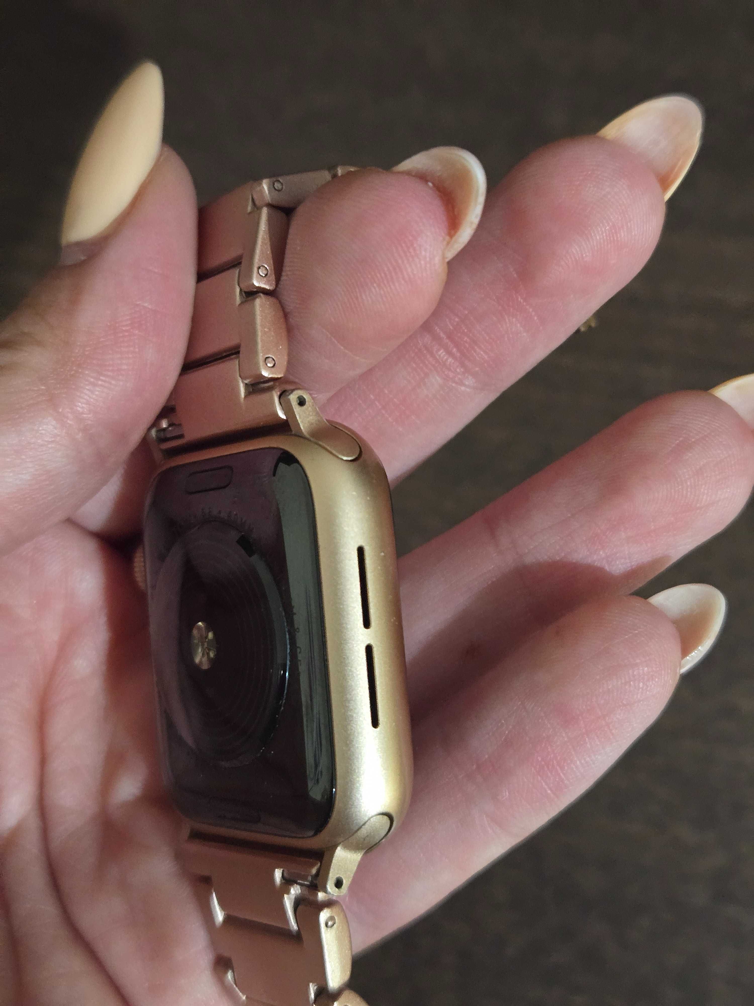 Apple Watch SE в отлично състояние
