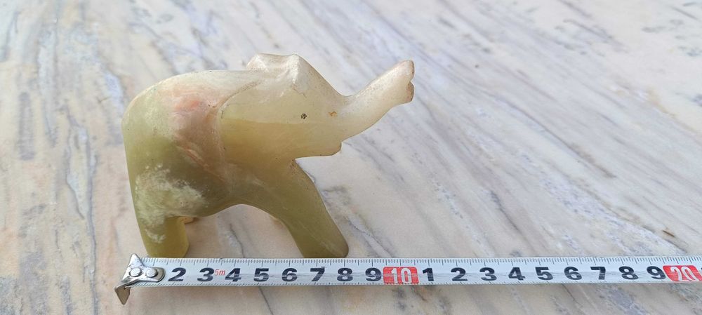 Фигурка на слон от мраморен оникс