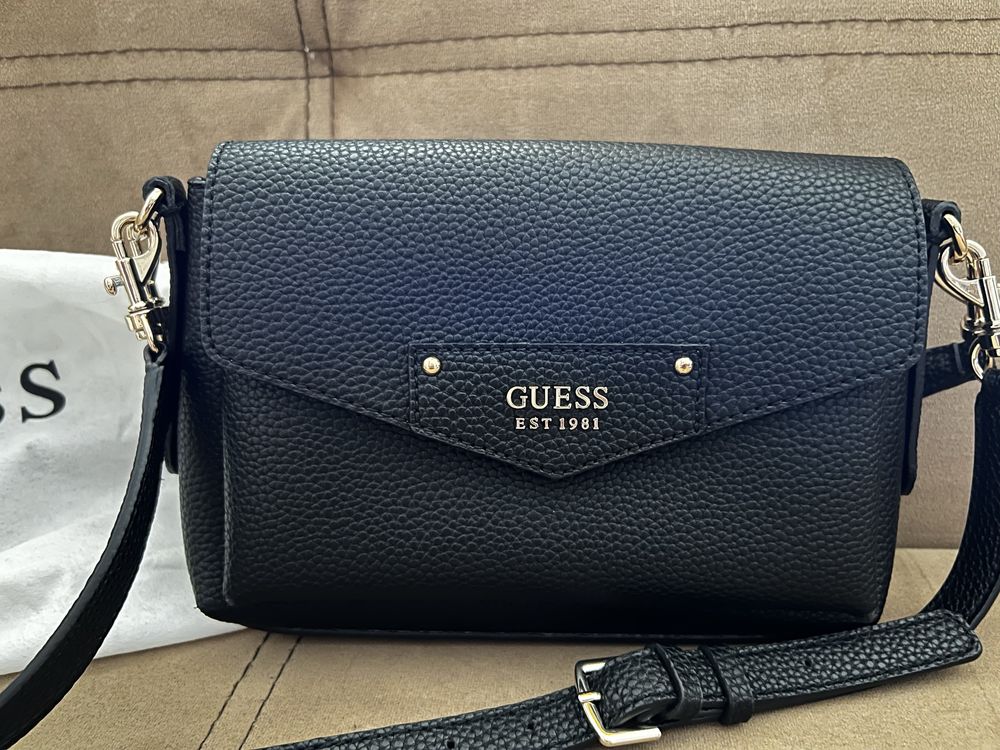 Дамска чанта Guess