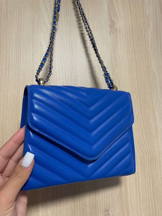 Дамски чанти в различни цветове