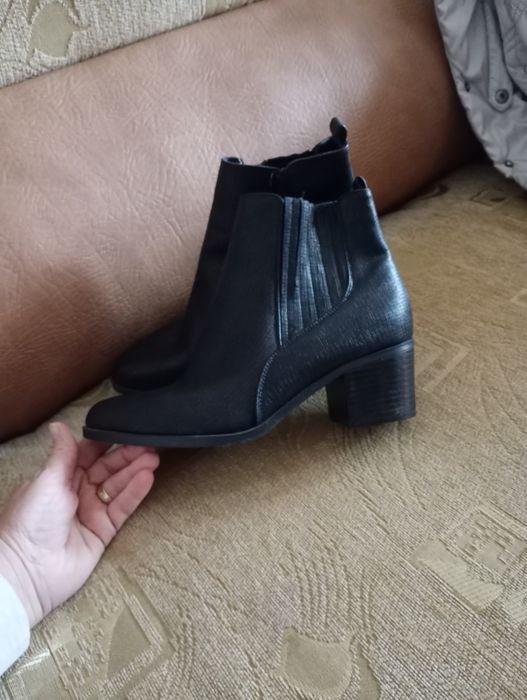 Vând ghete impecabile