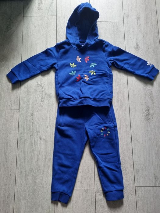Trening Adidas si pantaloni Nike, marimea 3-4 ani
