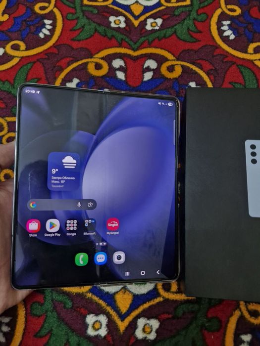 Продаю Z Fold5 Samsung в хорошем состоянии