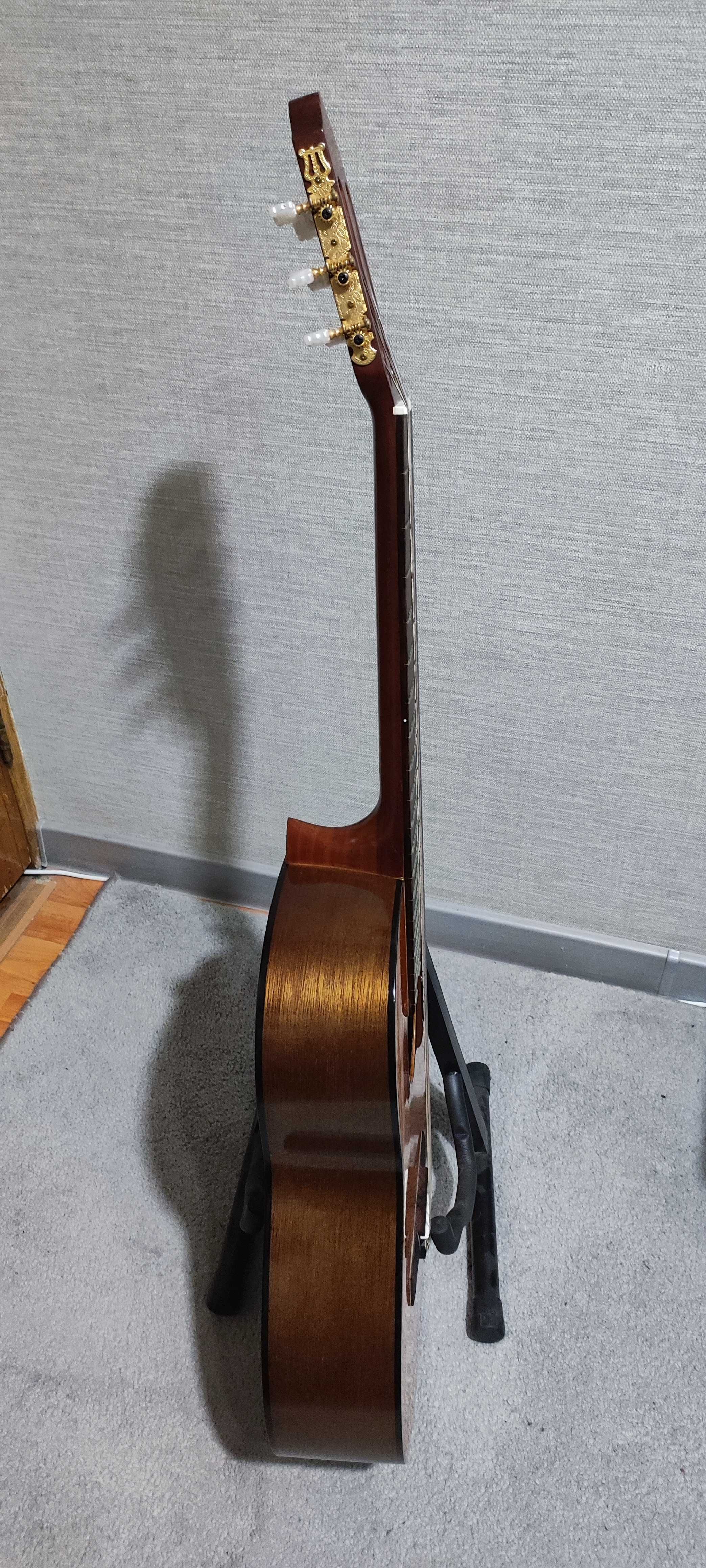 Гитара Yamaha C70 (Продам из хороших рук в хорошие руки)