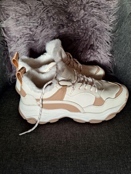 Зимни сникърси Reserved