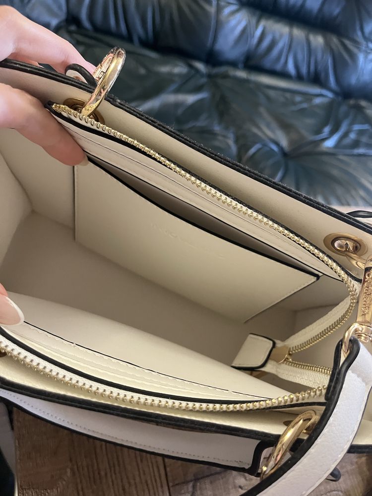 Маркова чанта Valentino